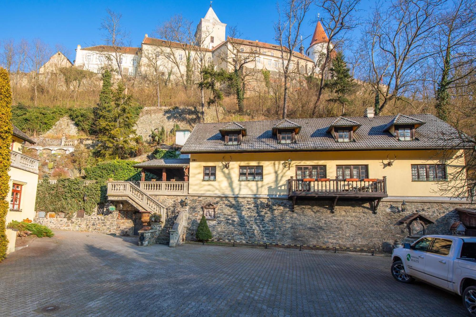 Resort U Jelena Křivoklát 外观 照片
