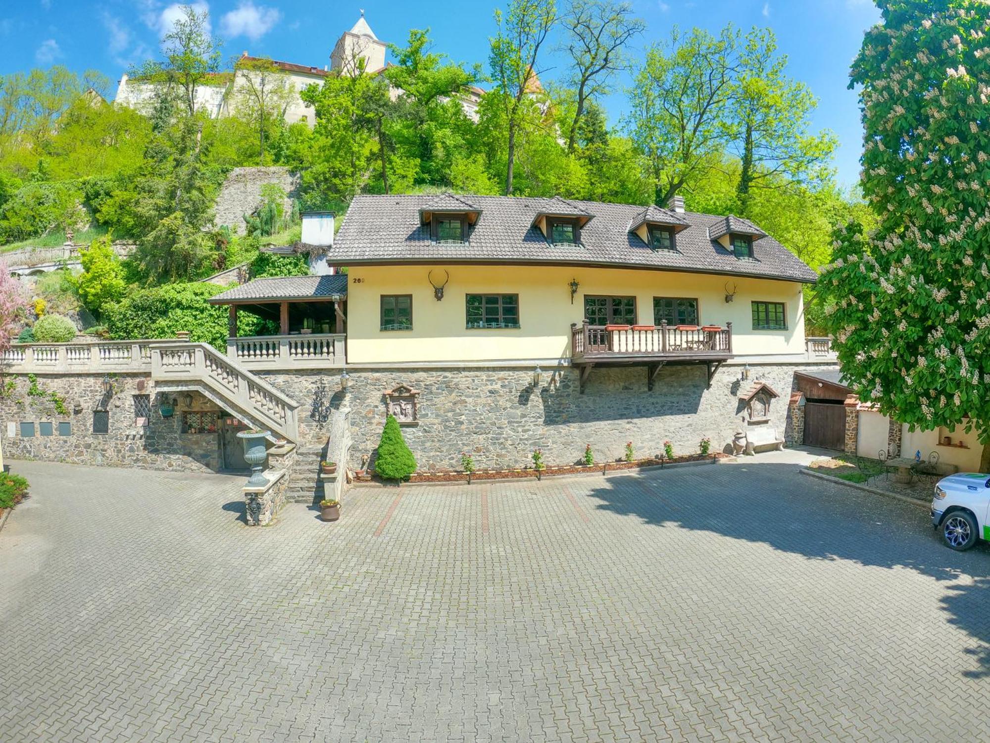 Resort U Jelena Křivoklát 外观 照片