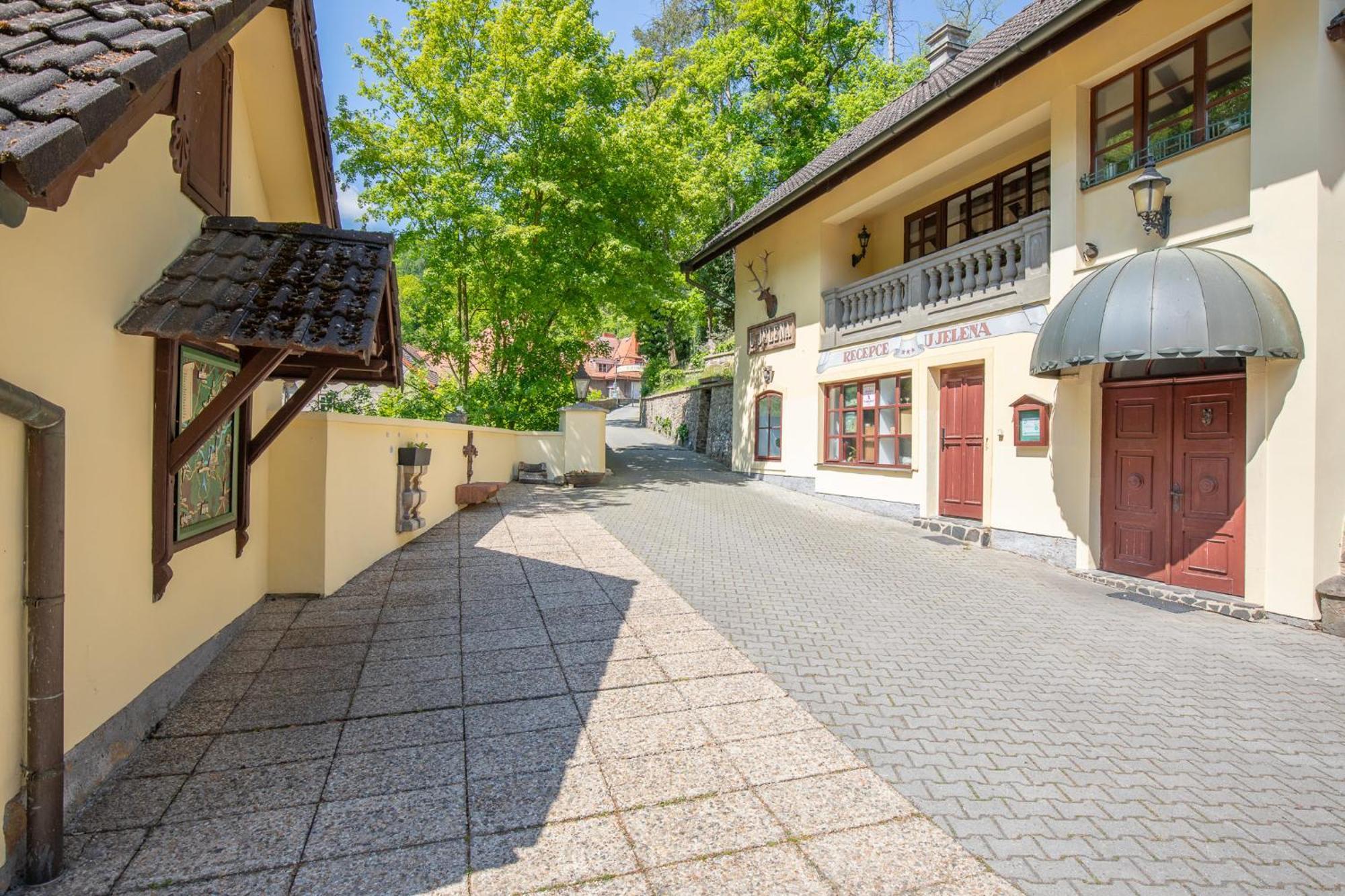 Resort U Jelena Křivoklát 外观 照片