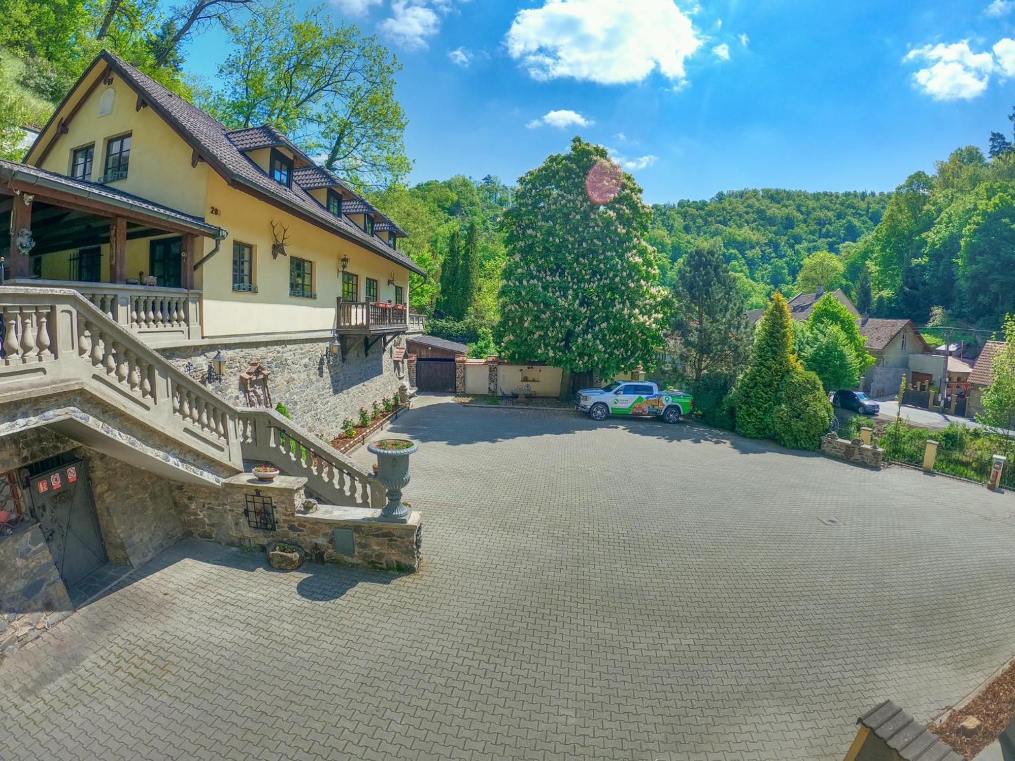 Resort U Jelena Křivoklát 外观 照片