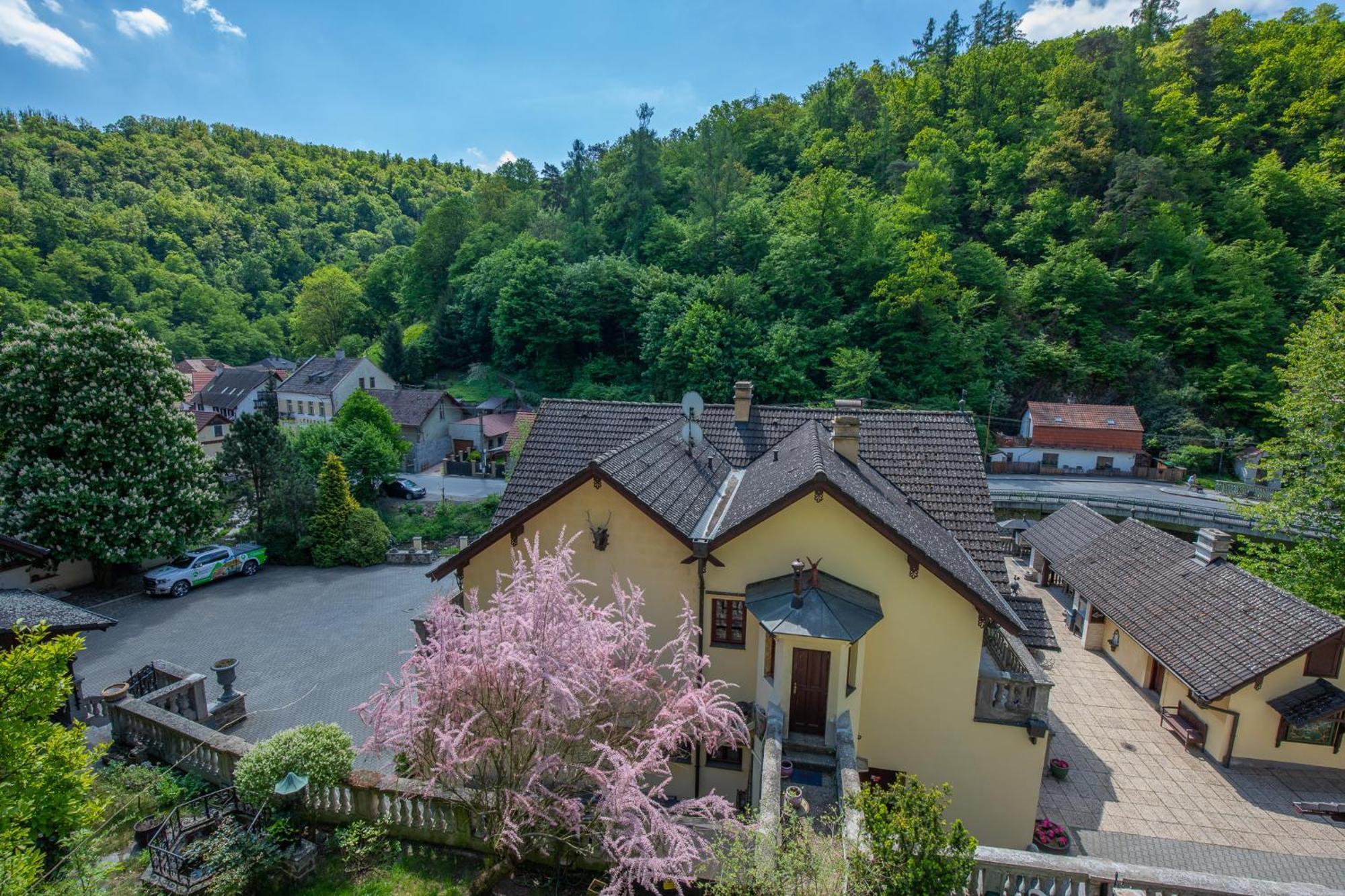 Resort U Jelena Křivoklát 外观 照片