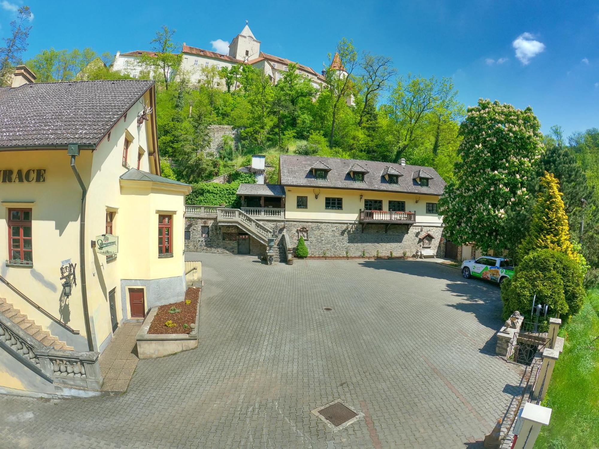 Resort U Jelena Křivoklát 外观 照片