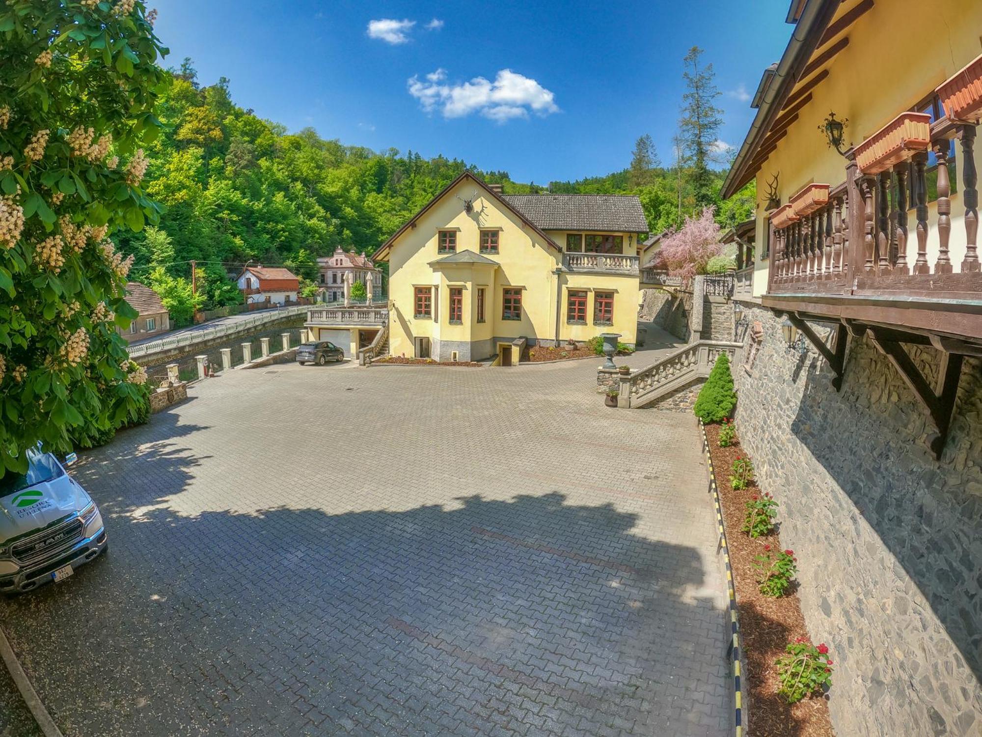 Resort U Jelena Křivoklát 外观 照片