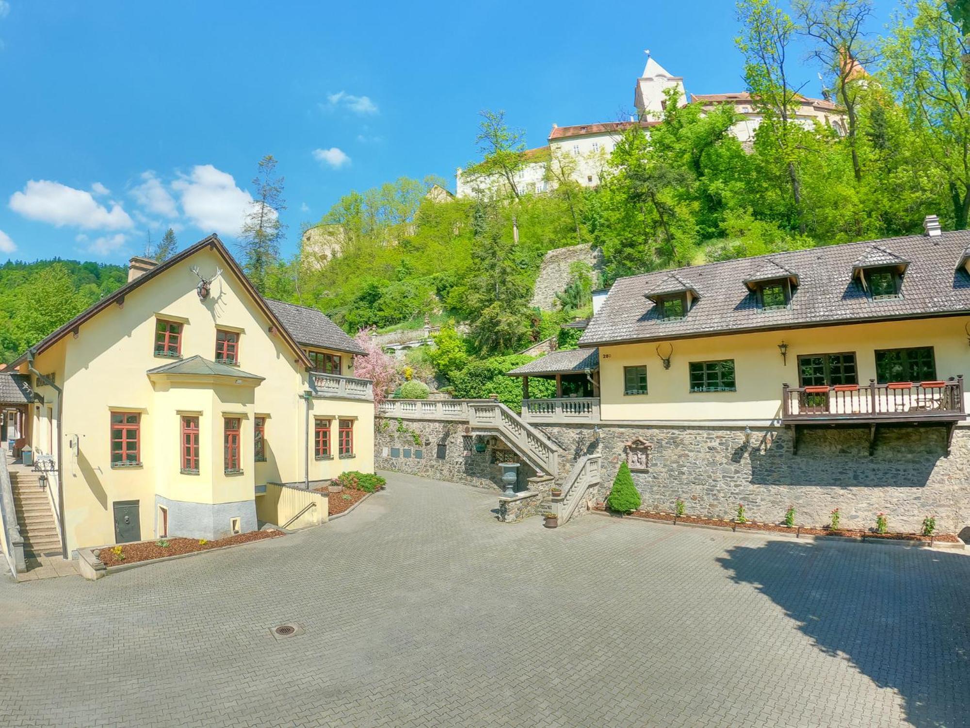 Resort U Jelena Křivoklát 外观 照片