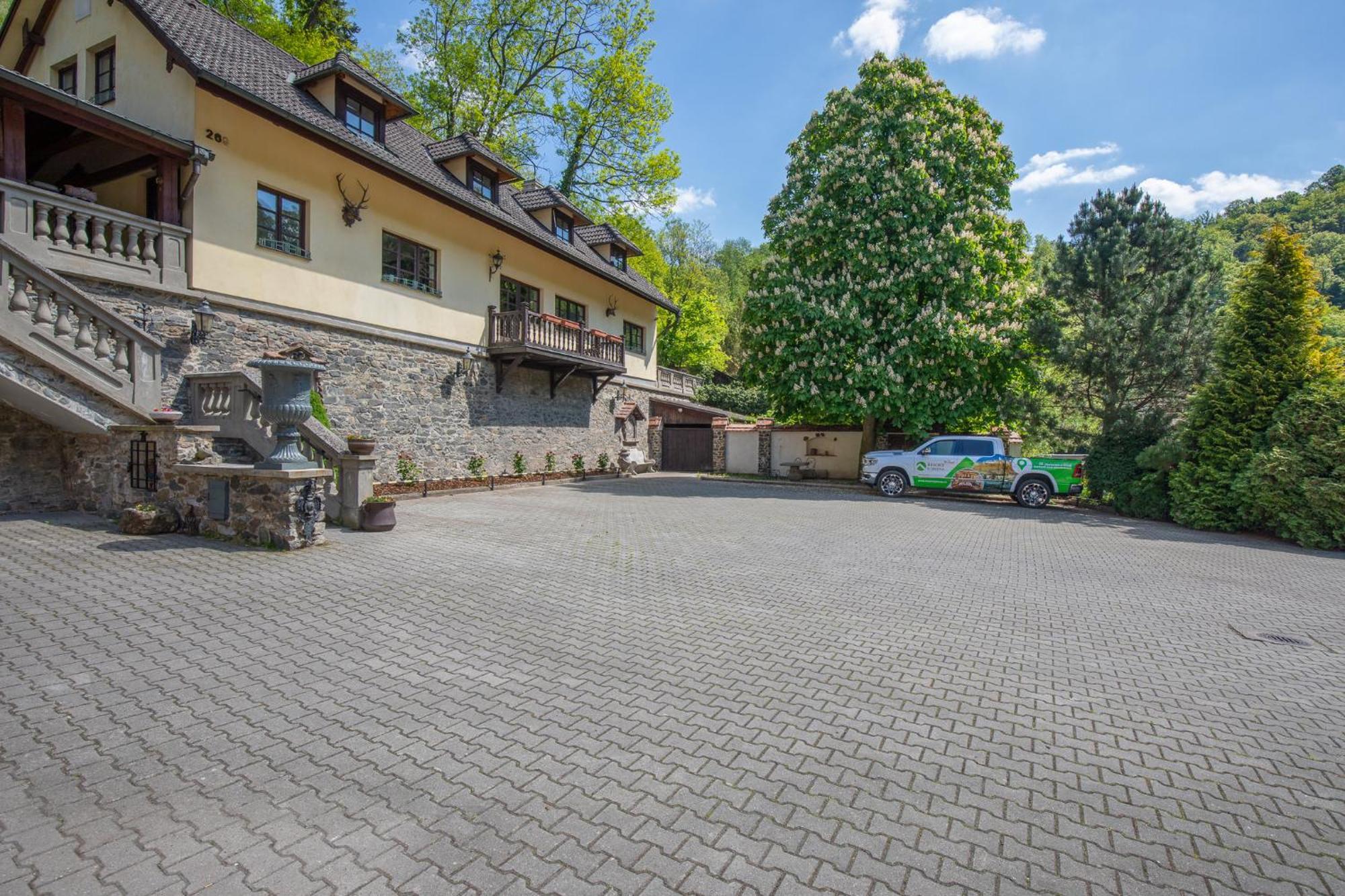Resort U Jelena Křivoklát 外观 照片